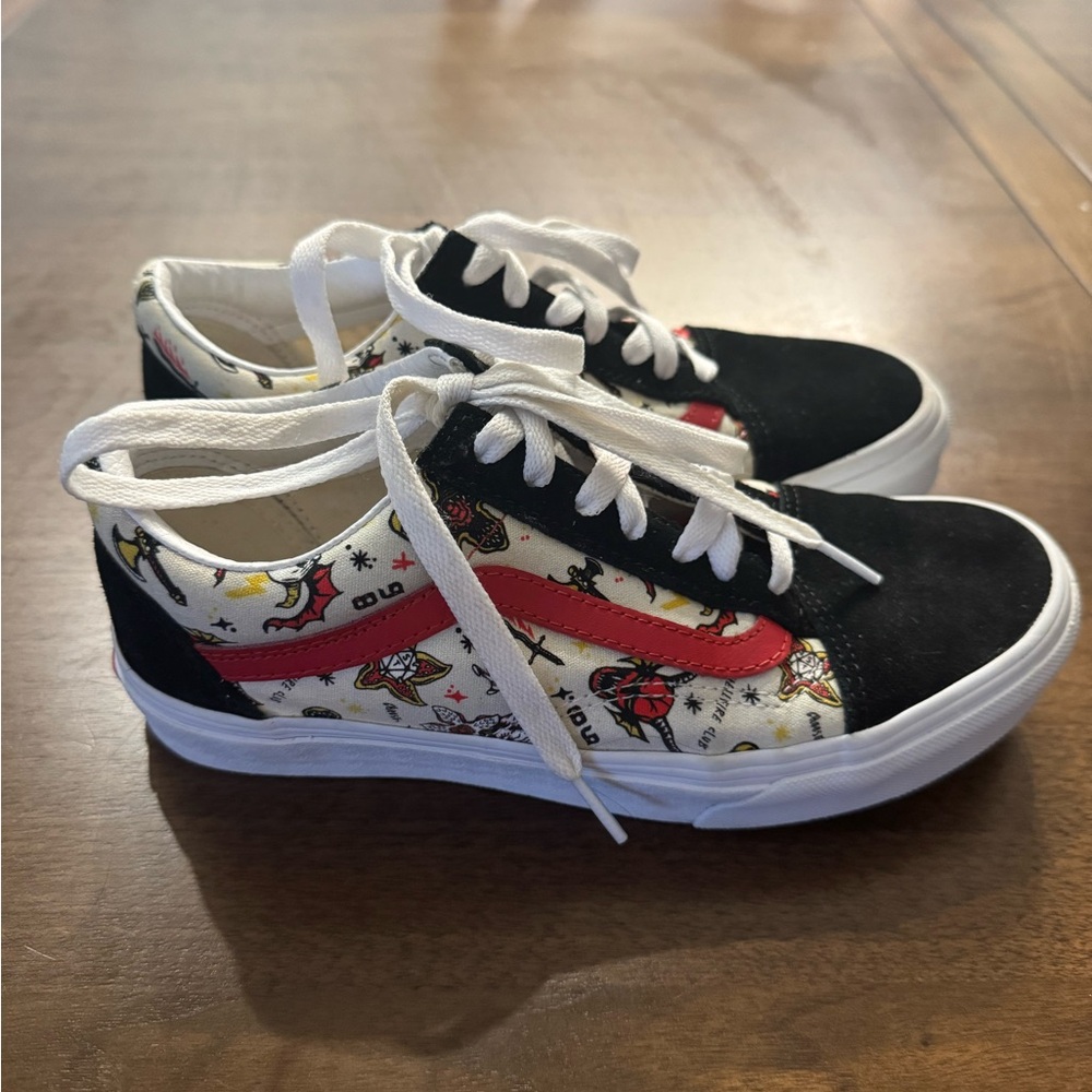 Vans old skool sneakers in stranger things print size 7